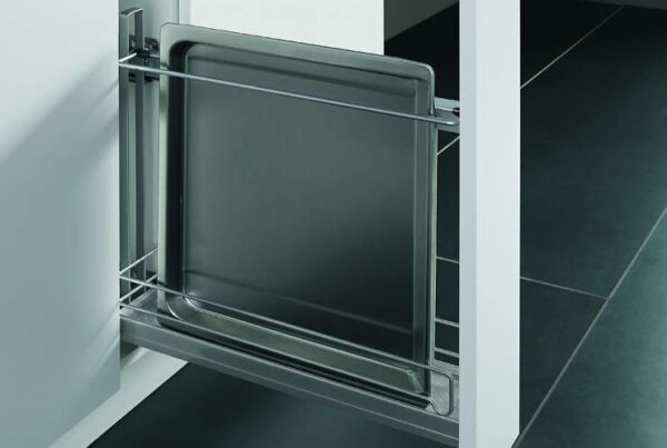 Base a cestone estraibile 2 - Base a cestone estraibile con porta tegami e teglie da forno