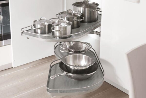 Base semiangolare con ripiani estraibili - Base semiangolare con ripiani estraibili