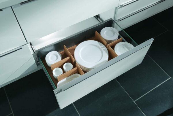 Organizzatore universale in faggio - Organizzatore universale in faggio con pioli in legno massello per la suddivisione personalizzata dello spazio 2