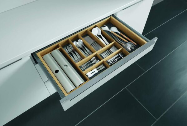 Portaposate in legno di rovere - Portaposate in legno di rovere con portarotoli e tappetino antiscivolo antracite